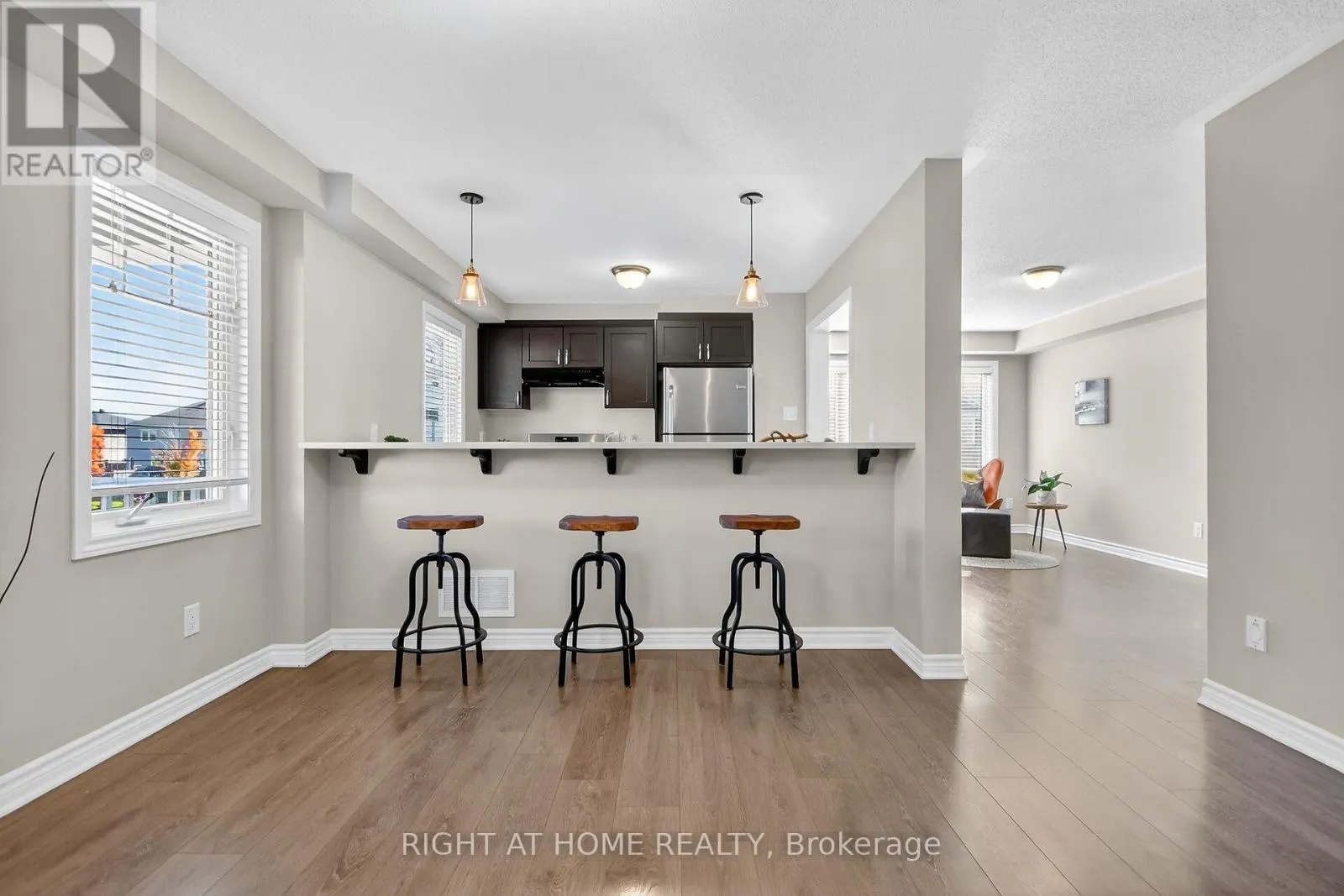 91 BUFFALOGRASS CRESCENT