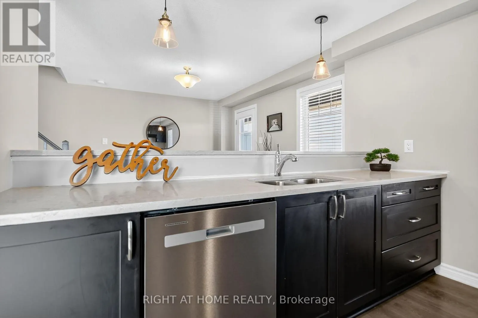 91 BUFFALOGRASS CRESCENT