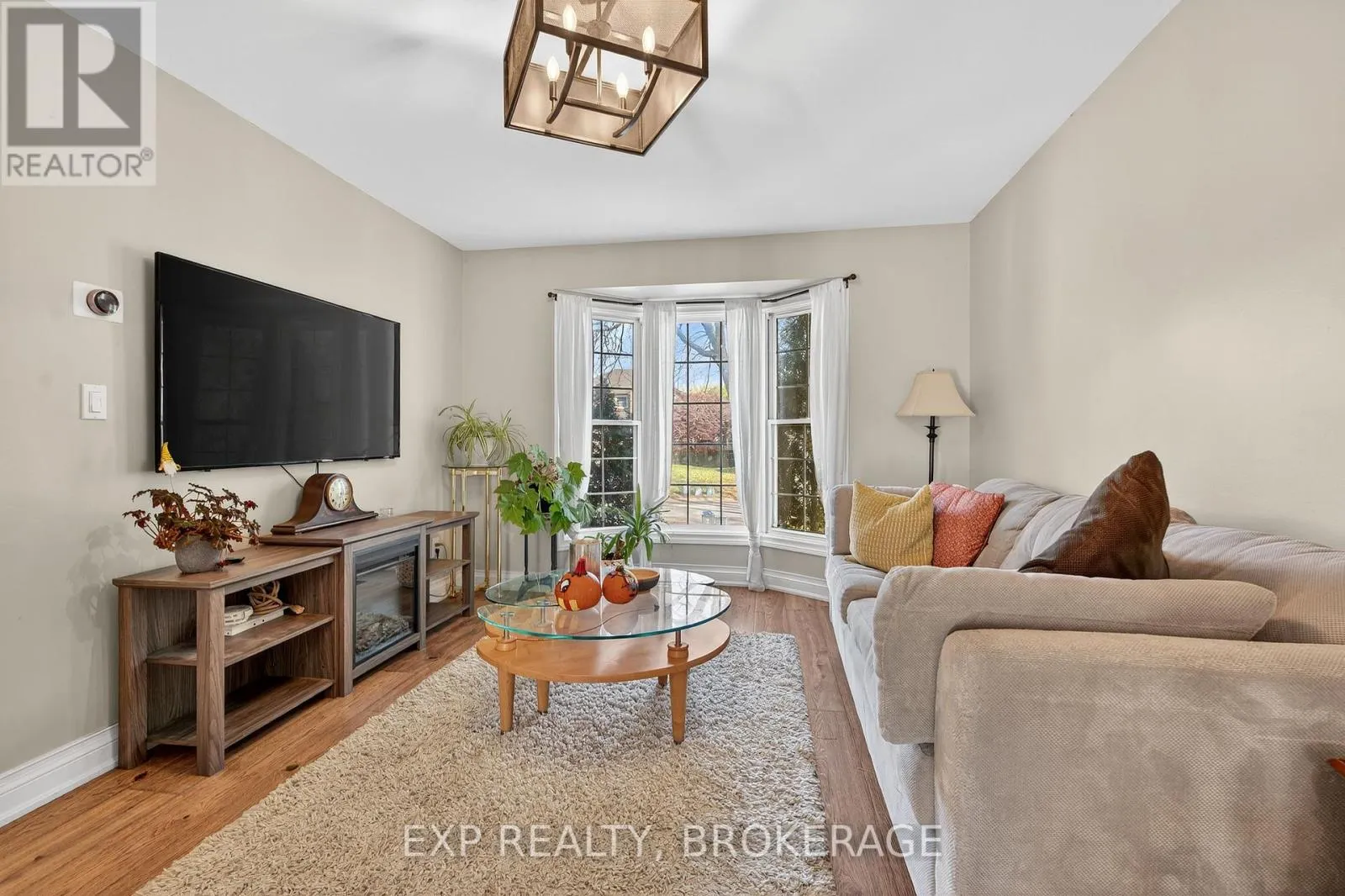 50 CHARTWELL CRESCENT