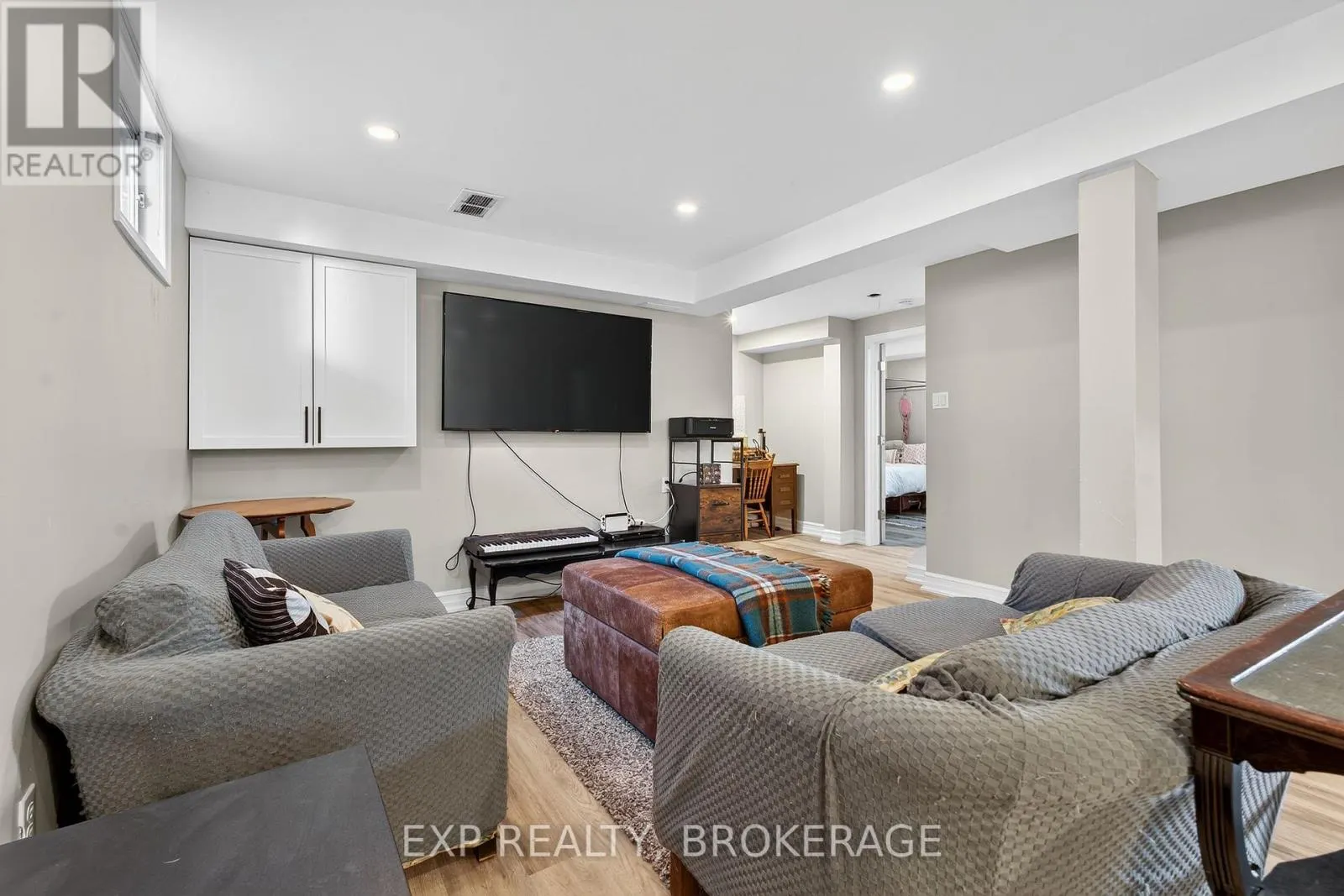50 CHARTWELL CRESCENT