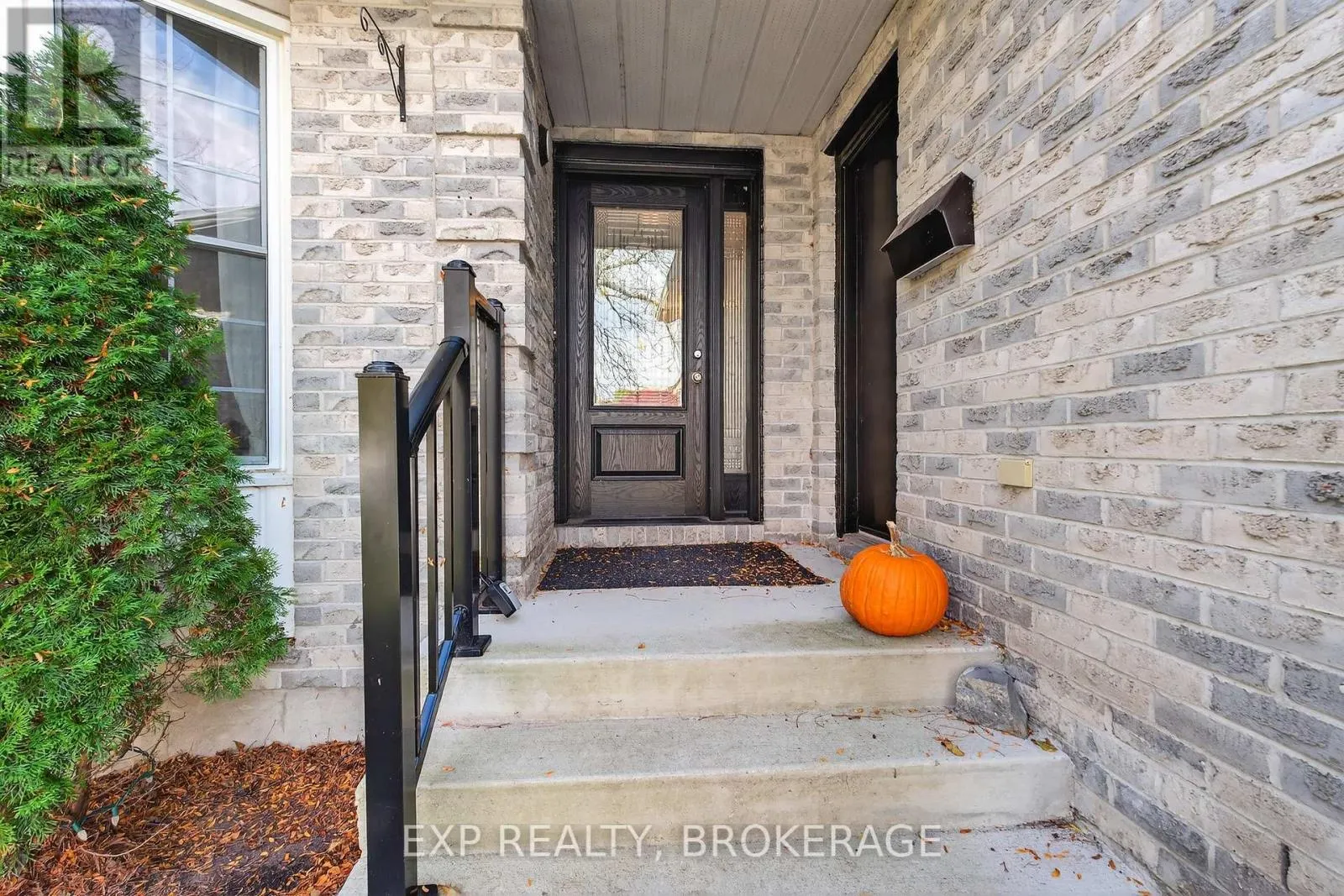 50 CHARTWELL CRESCENT