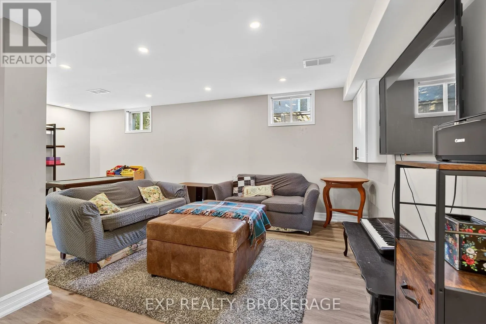 50 CHARTWELL CRESCENT