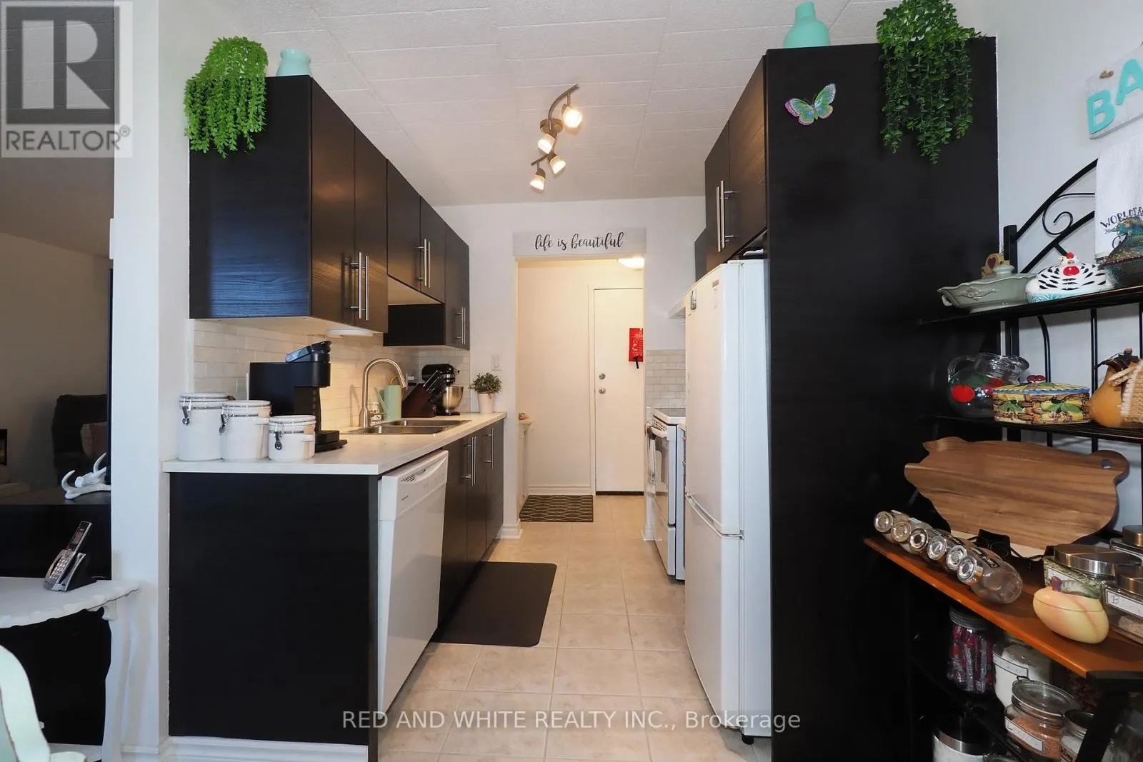 403 - 29 WEST AVENUE W