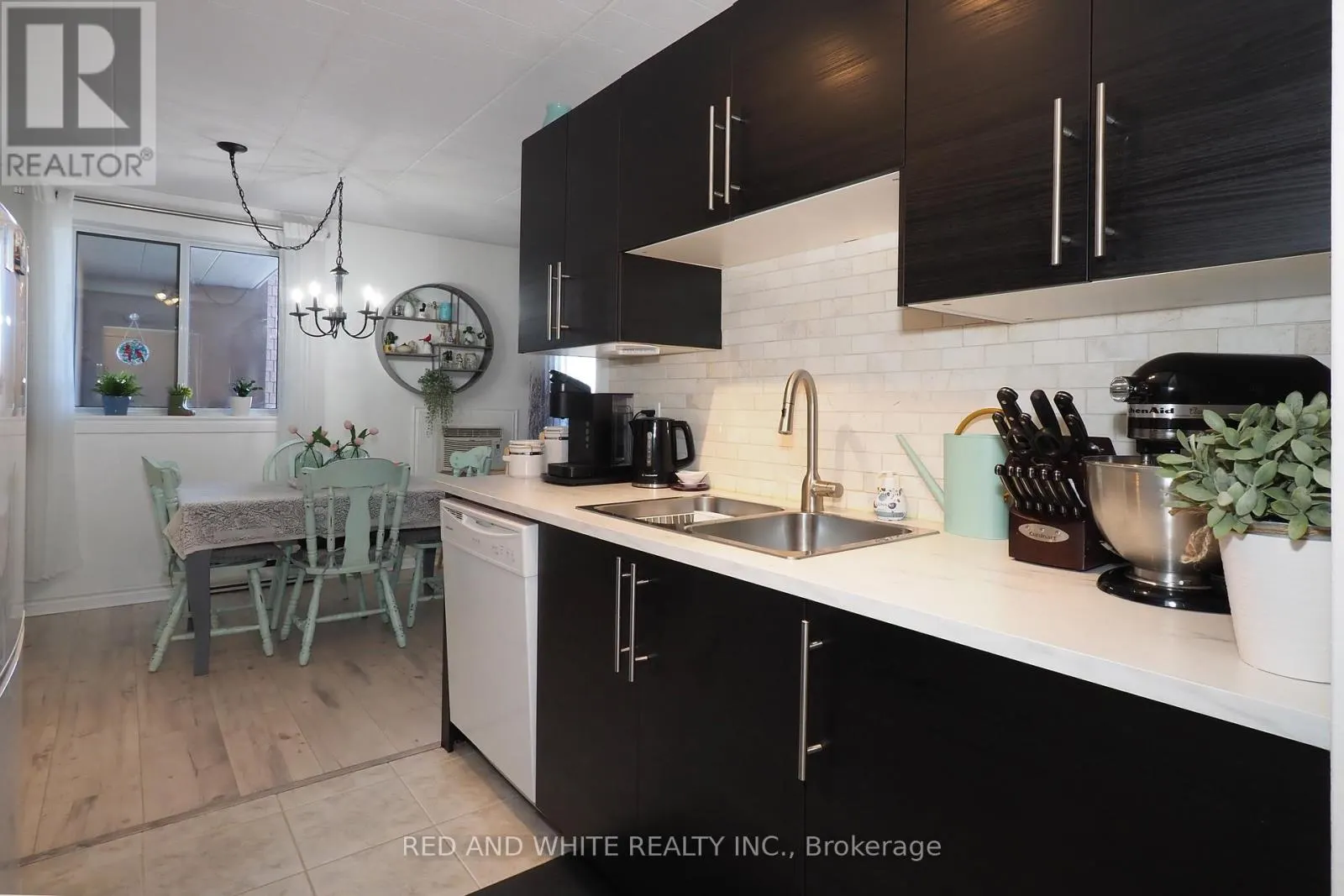 403 - 29 WEST AVENUE W
