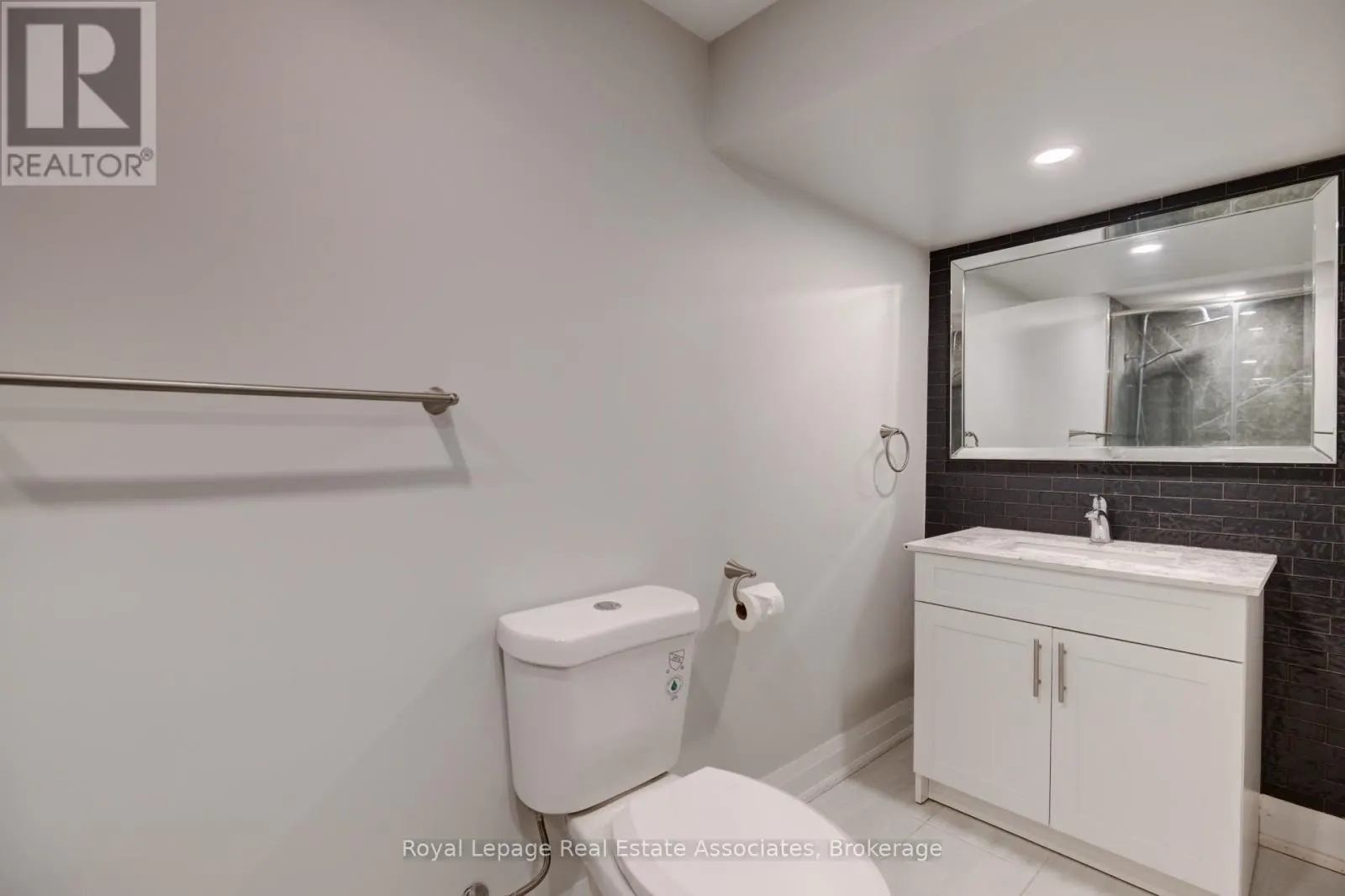 UNIT C - 22 ST JAMES STREET