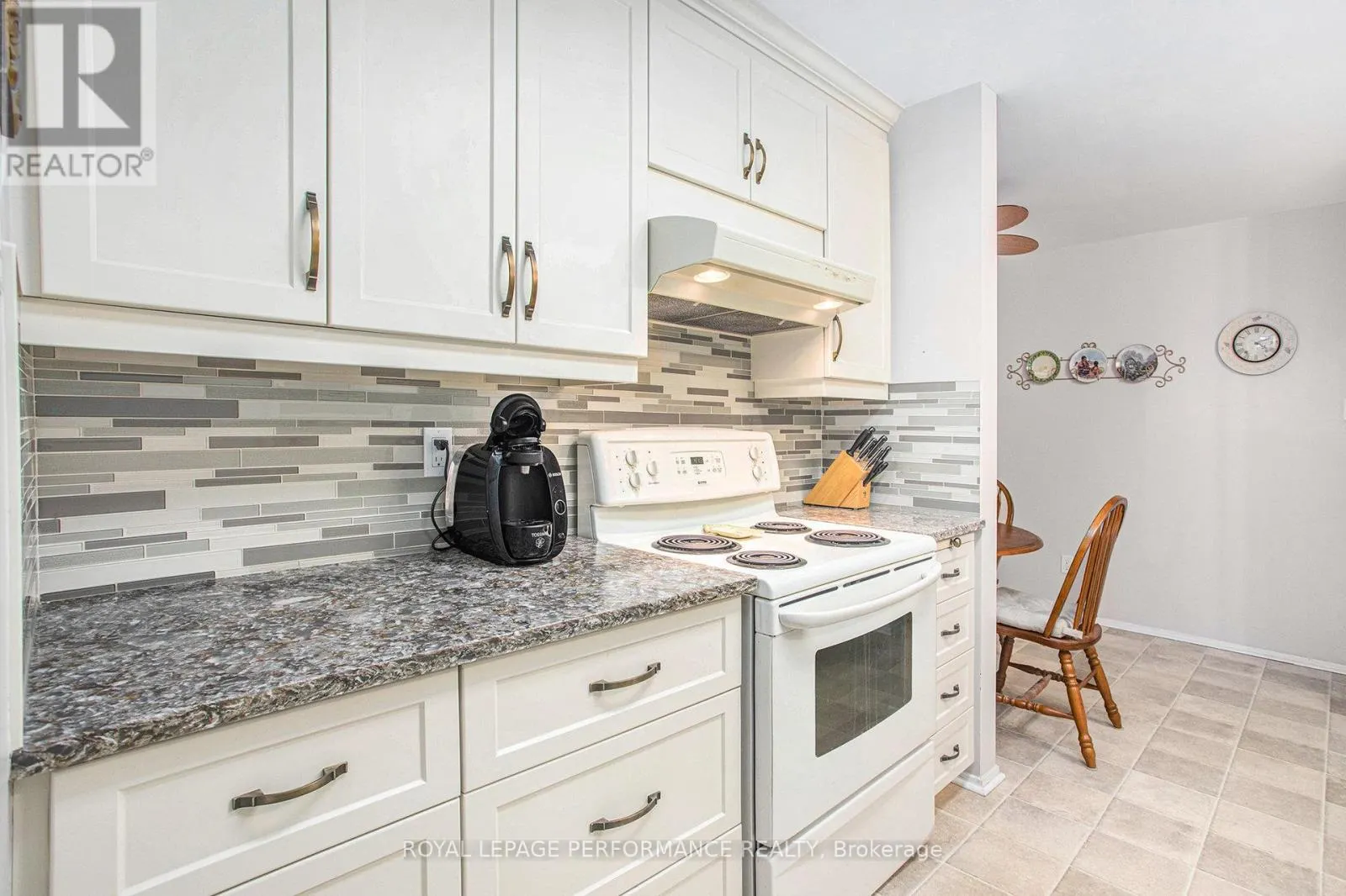 6097 FORESTGLEN CRESCENT
