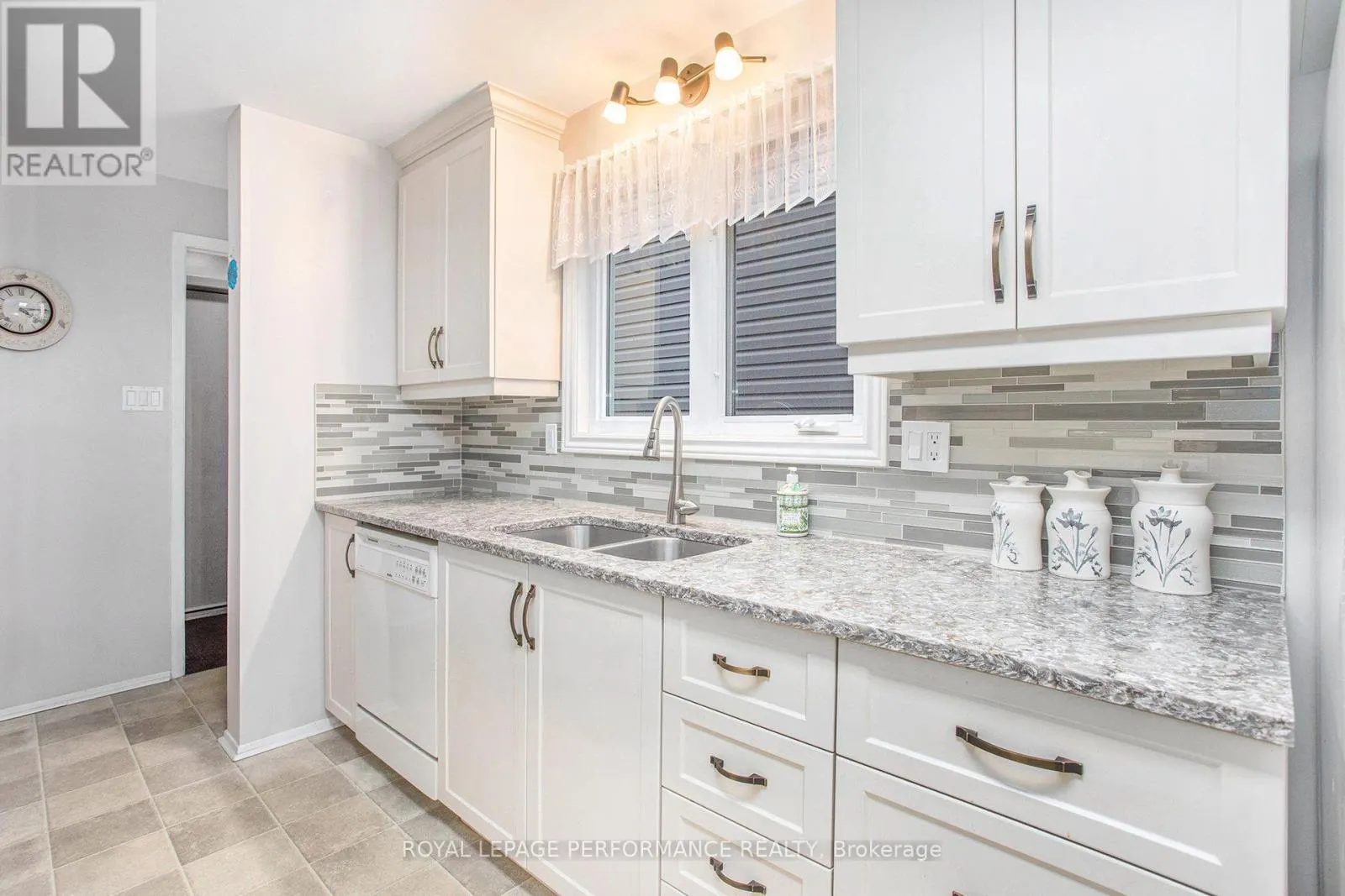 6097 FORESTGLEN CRESCENT