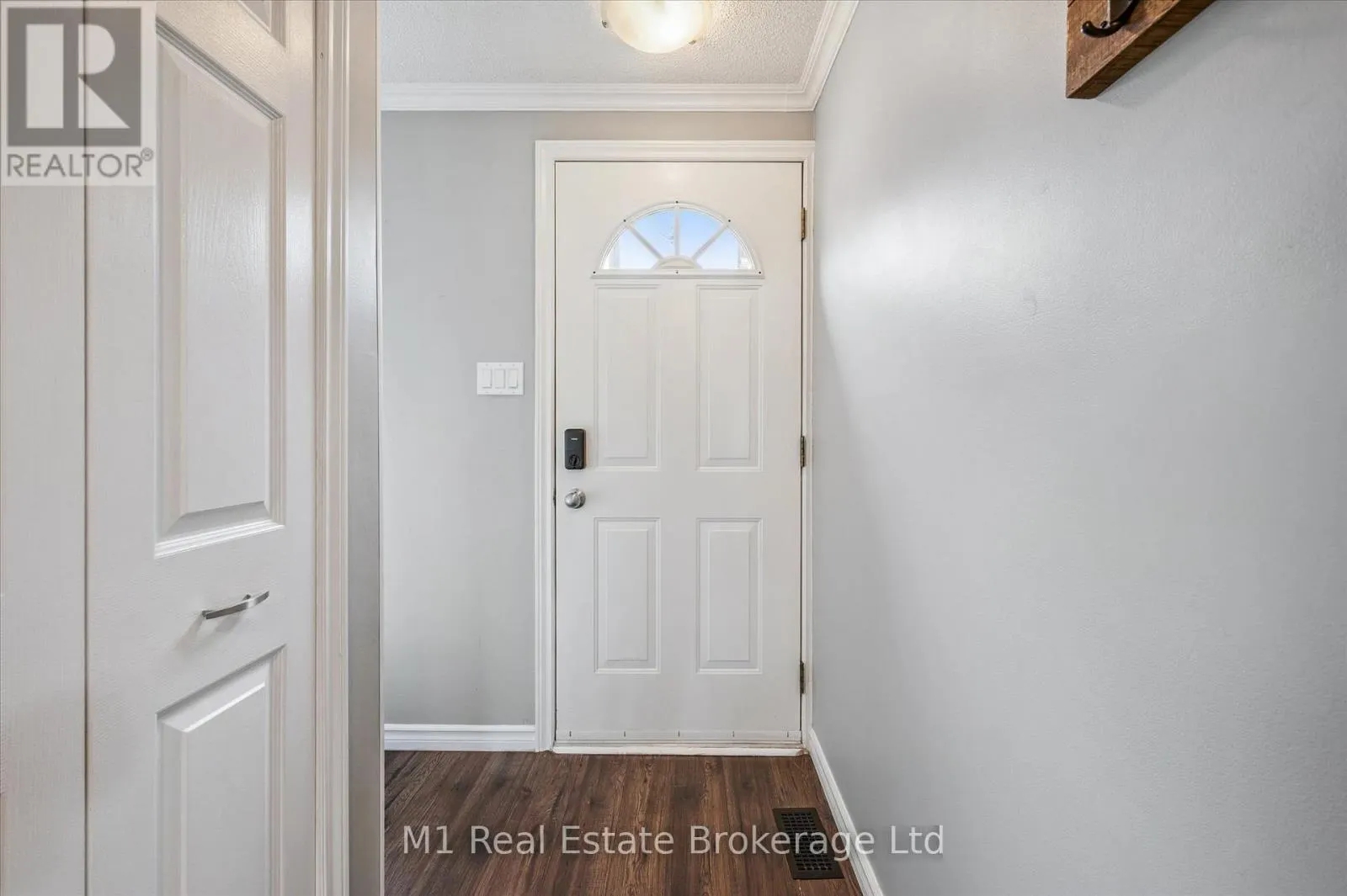 41 - 120 COUNTRY CLUB DRIVE, #41
