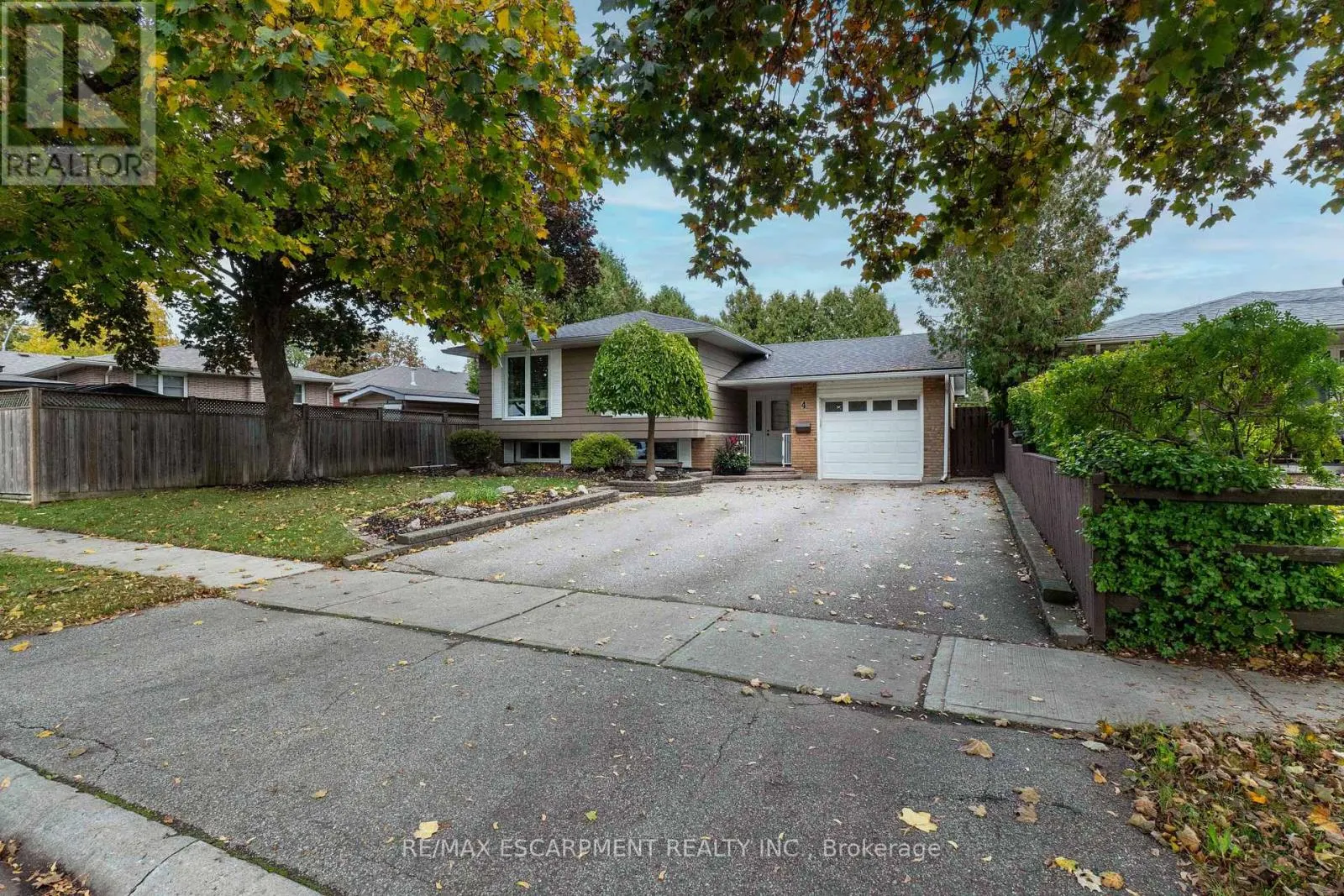 4 ADELAIDE AVENUE