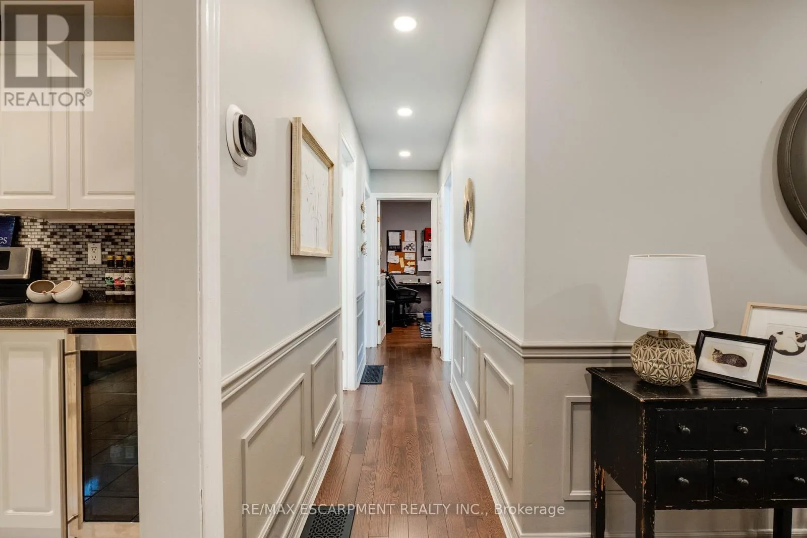 4 ADELAIDE AVENUE