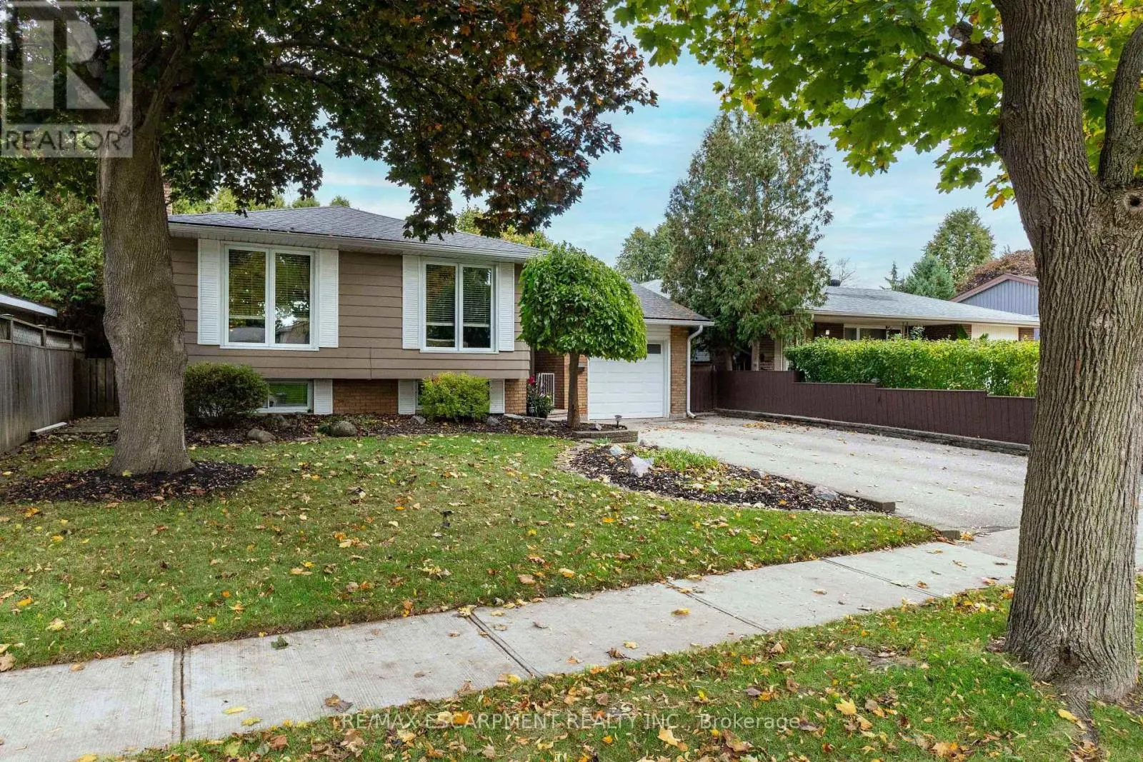 4 ADELAIDE AVENUE