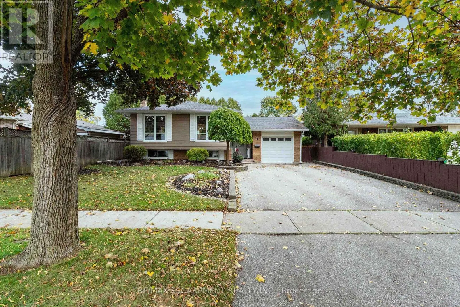 4 ADELAIDE AVENUE