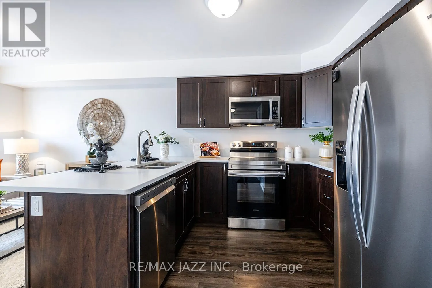 407 - 460 LONSBERRY DRIVE, #407