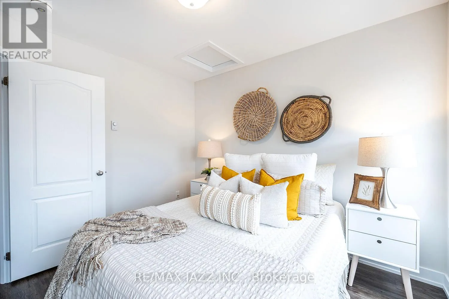 407 - 460 LONSBERRY DRIVE, #407