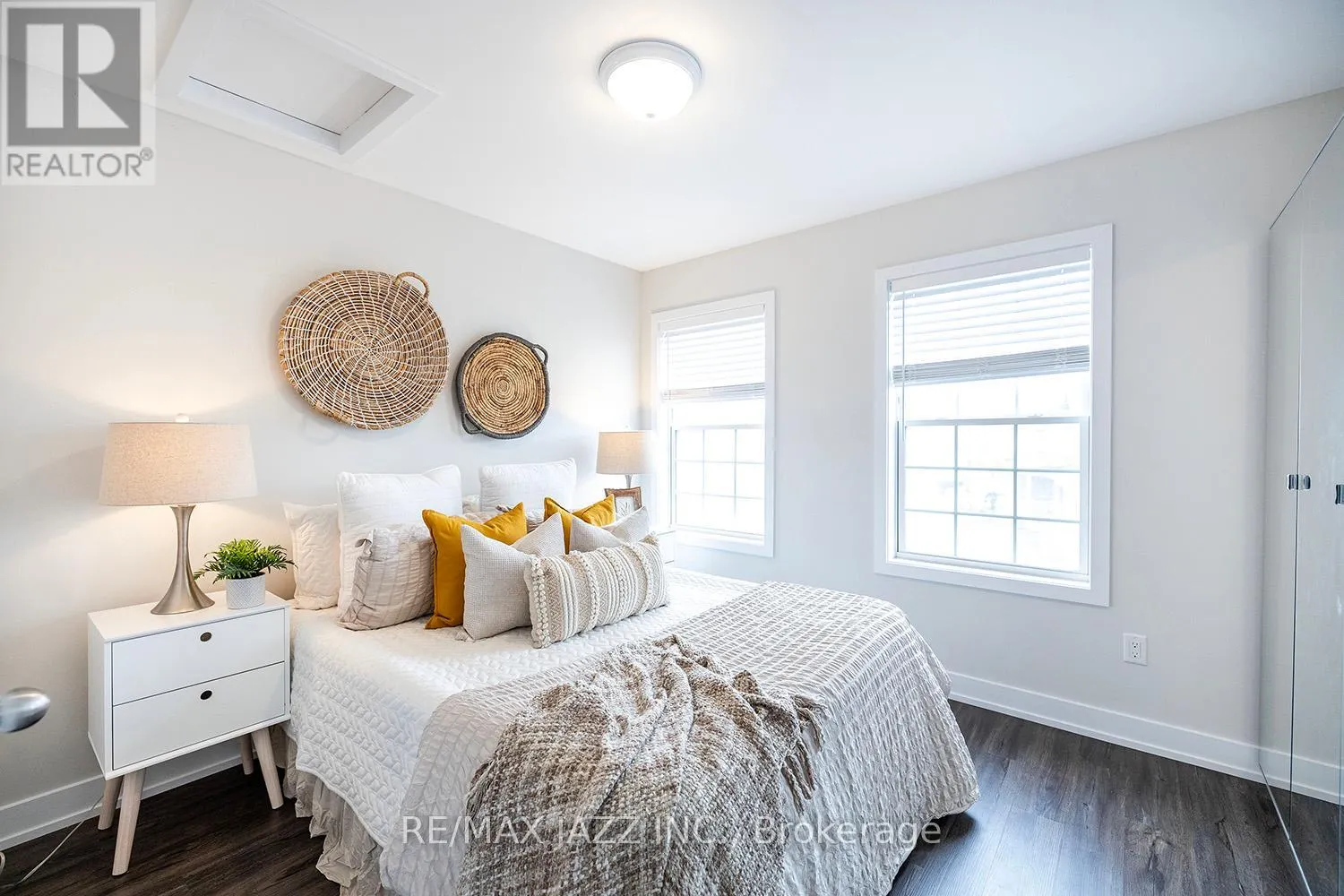 407 - 460 LONSBERRY DRIVE, #407