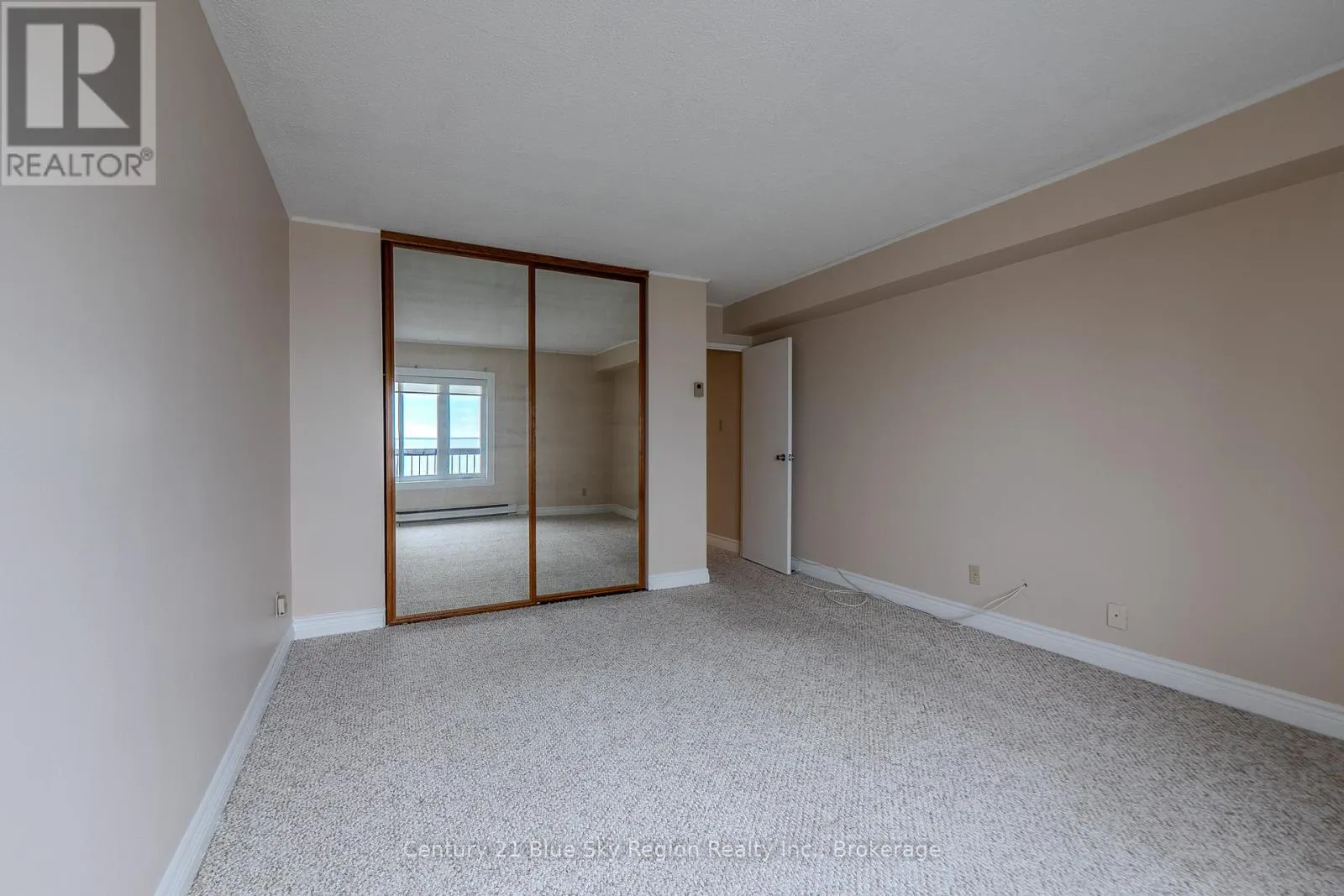 401 - 425 WILLIAM STREET, #401