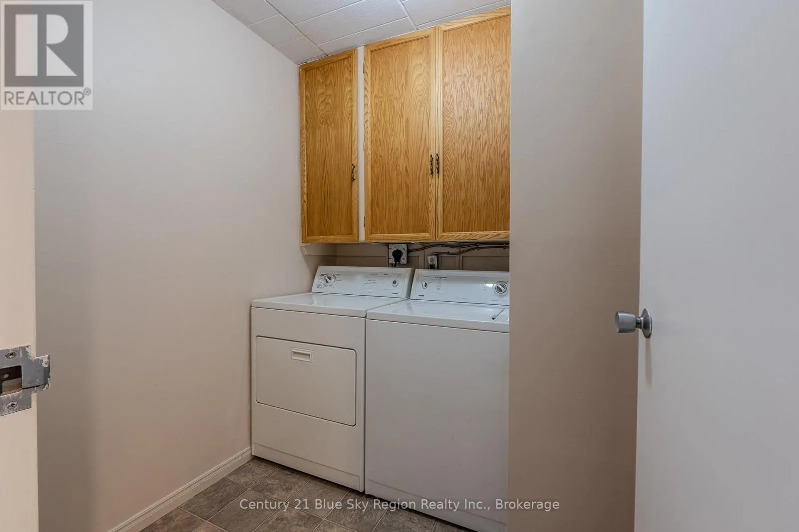 401 - 425 WILLIAM STREET, #401