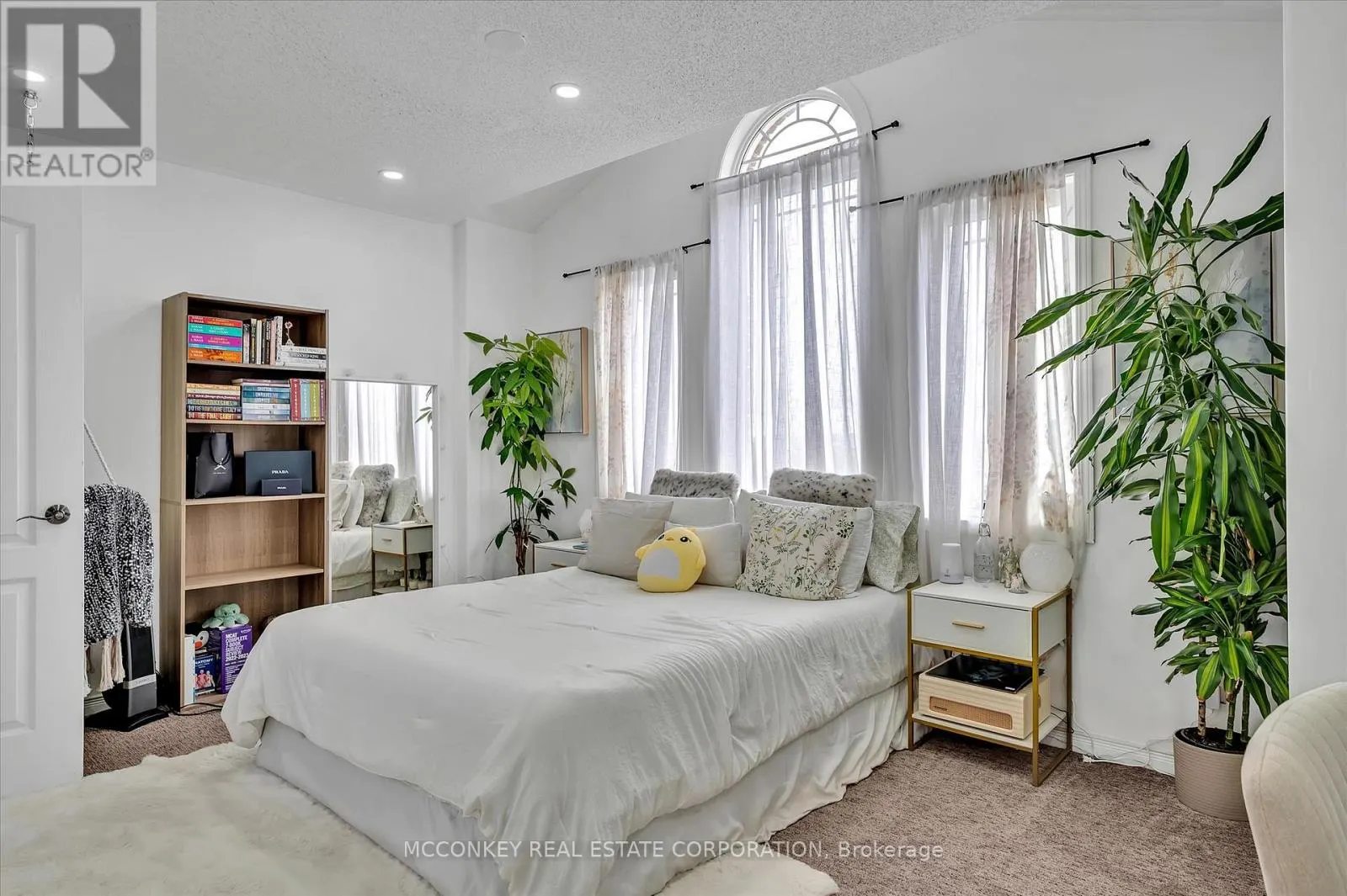 609 ACKERMAN CRESCENT