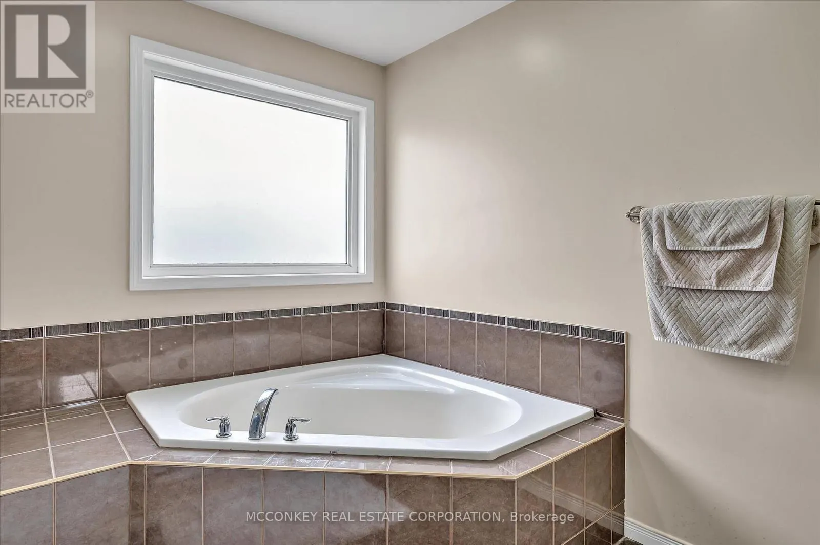 609 ACKERMAN CRESCENT