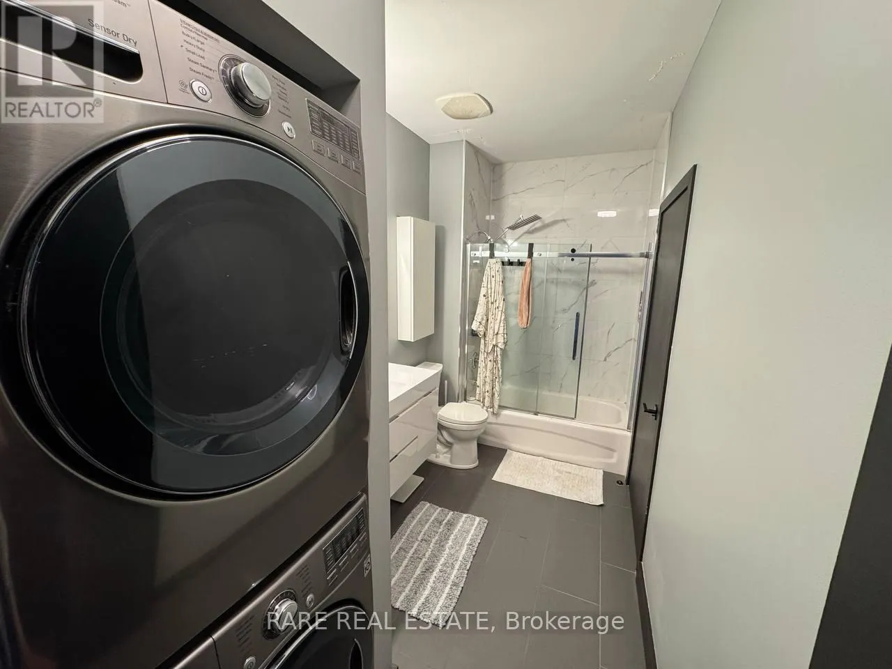 415 - 66 BAY STREET S