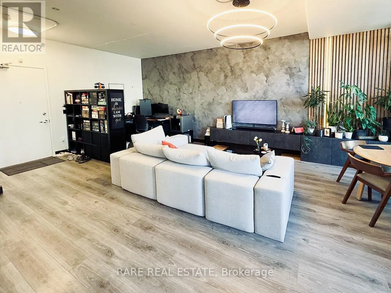 415 - 66 BAY STREET S