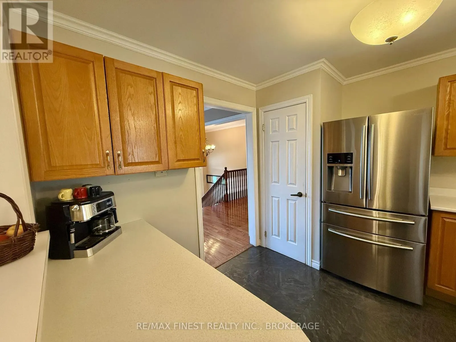 812 PALACE ROAD