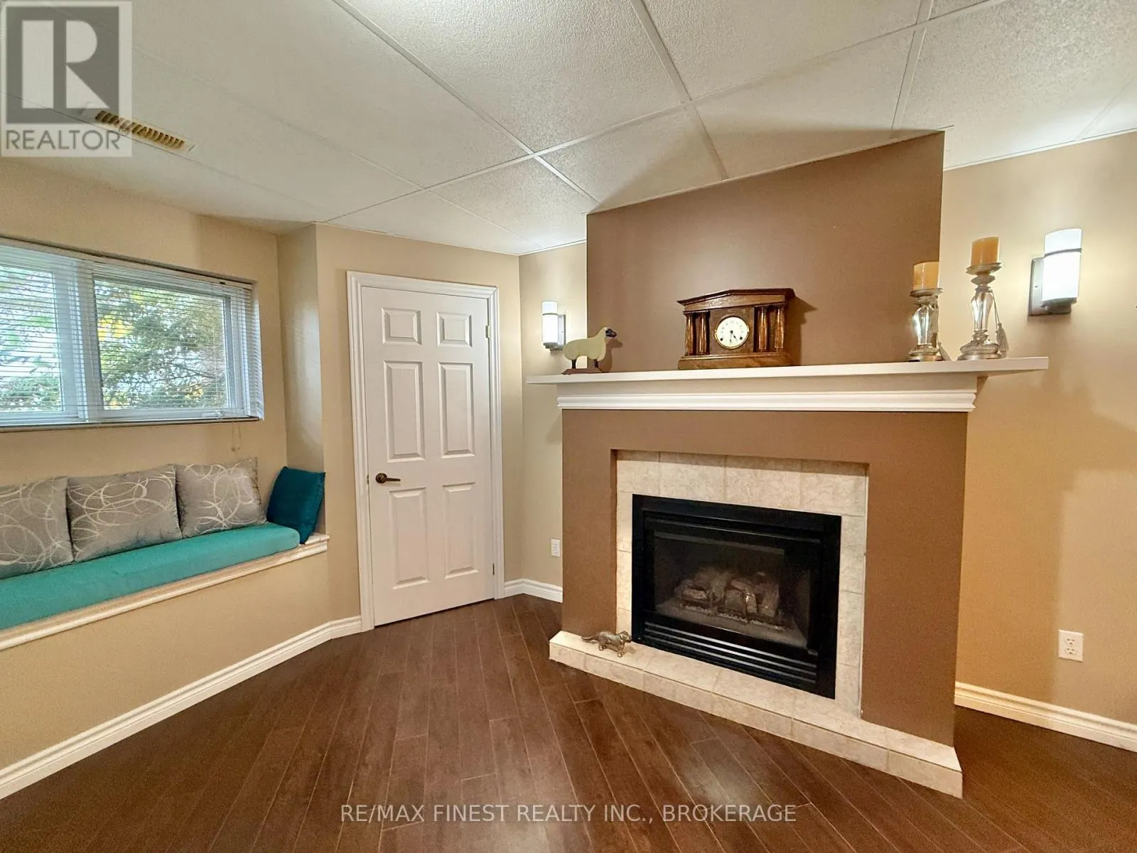 812 PALACE ROAD