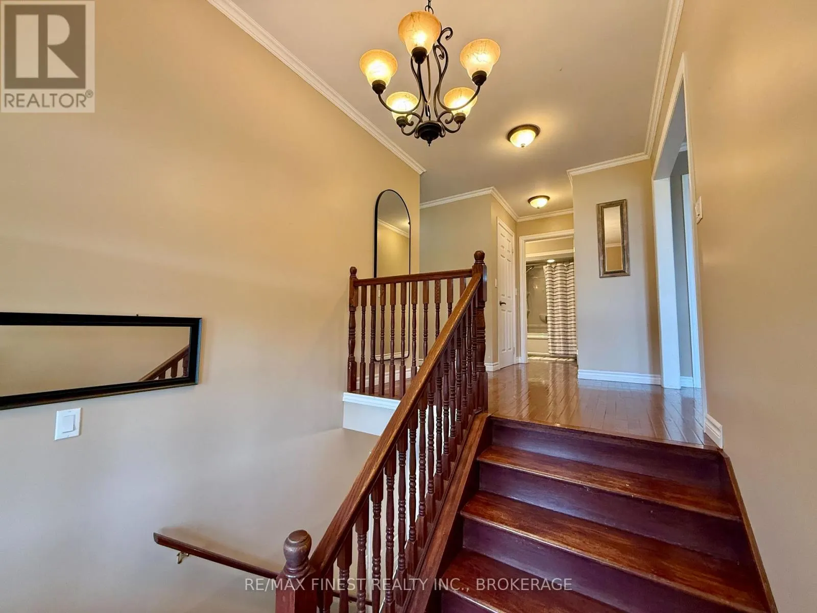 812 PALACE ROAD