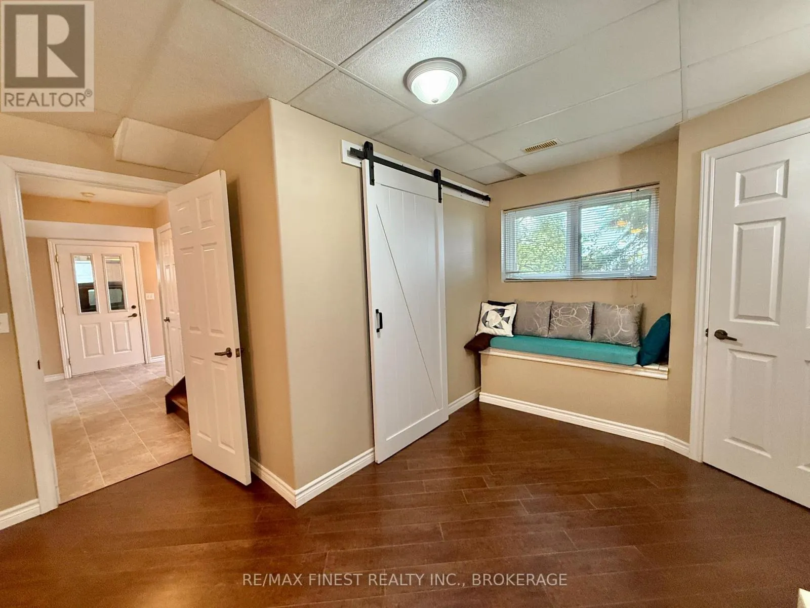 812 PALACE ROAD