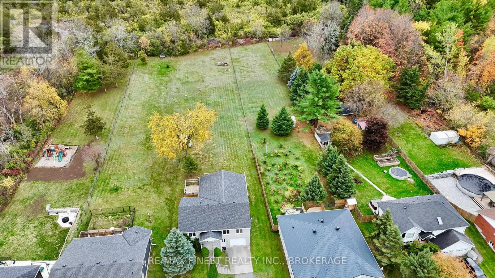812 PALACE ROAD