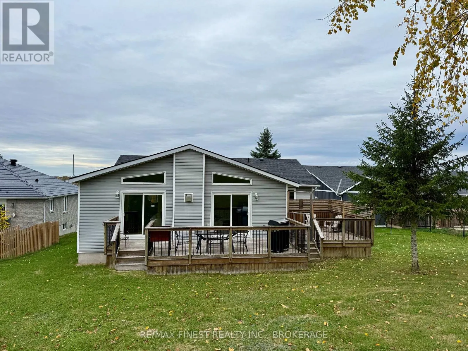 812 PALACE ROAD