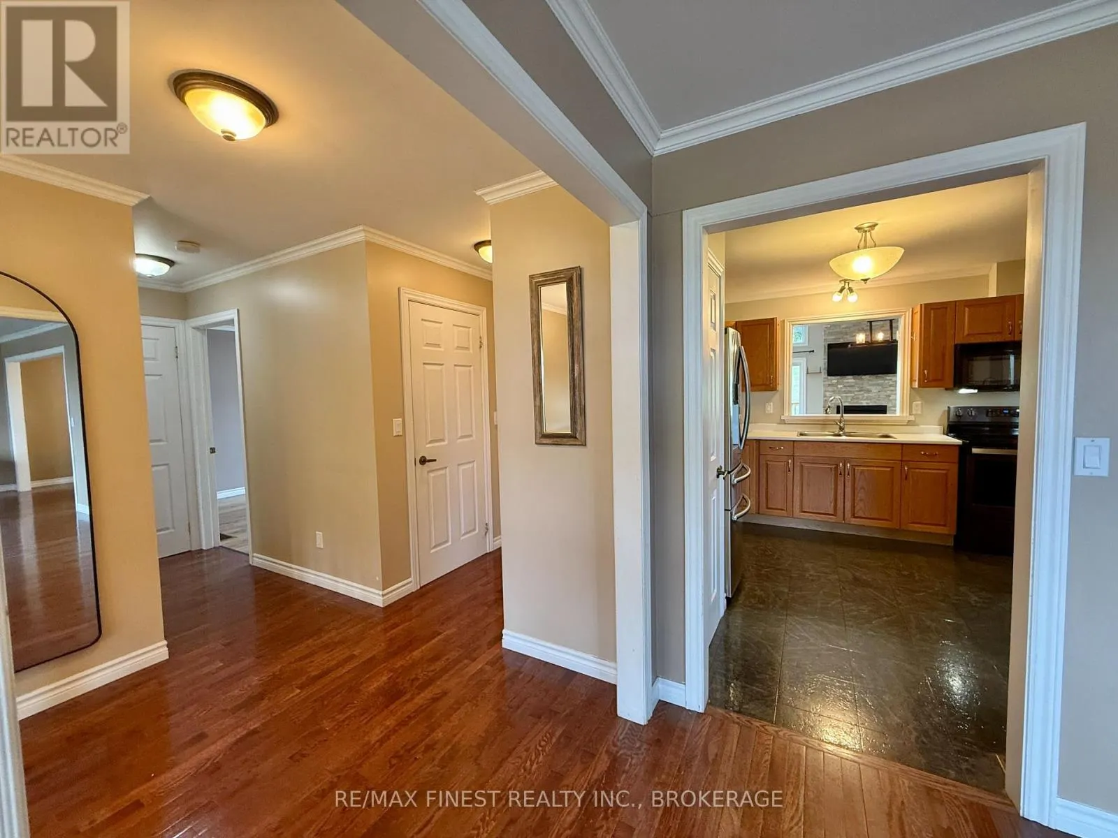 812 PALACE ROAD