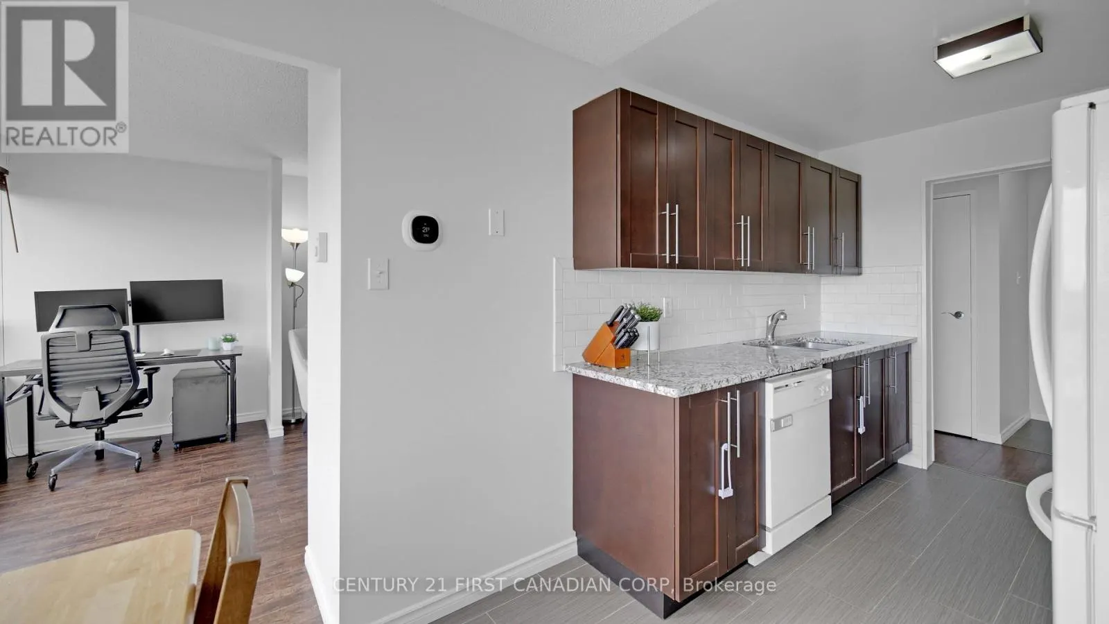 811 - 1600 ADELAIDE STREET N, #811