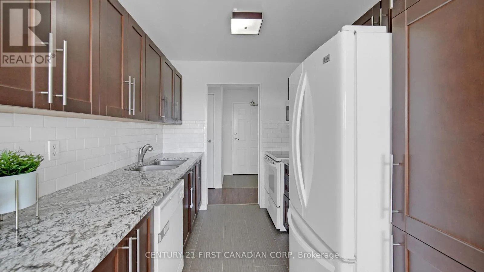 811 - 1600 ADELAIDE STREET N, #811