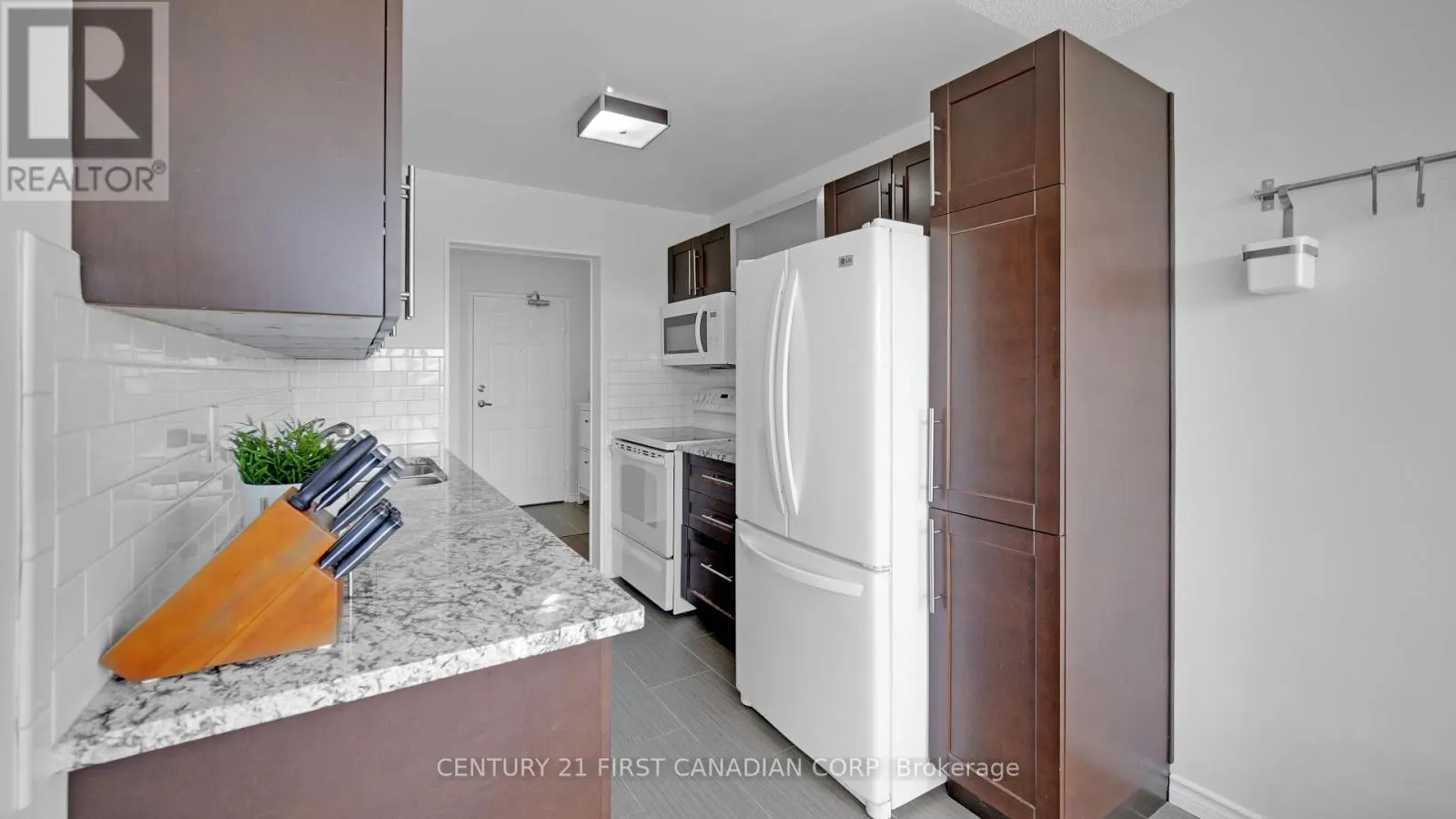 811 - 1600 ADELAIDE STREET N, #811