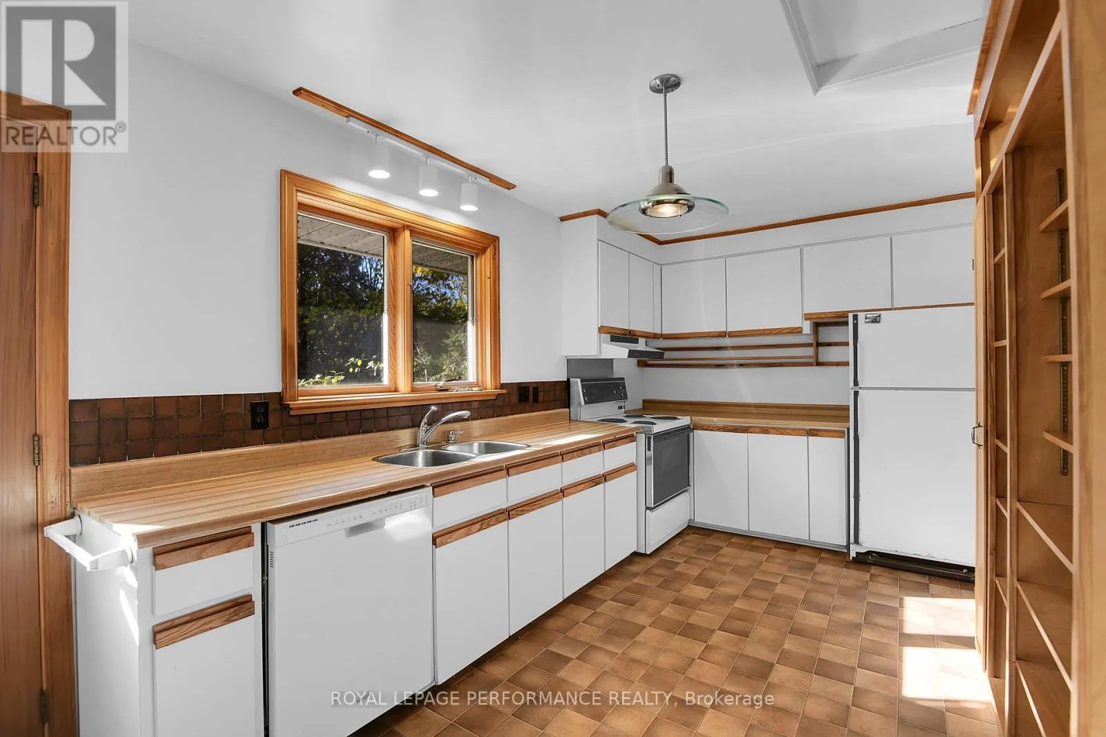 1394 WESMAR DRIVE