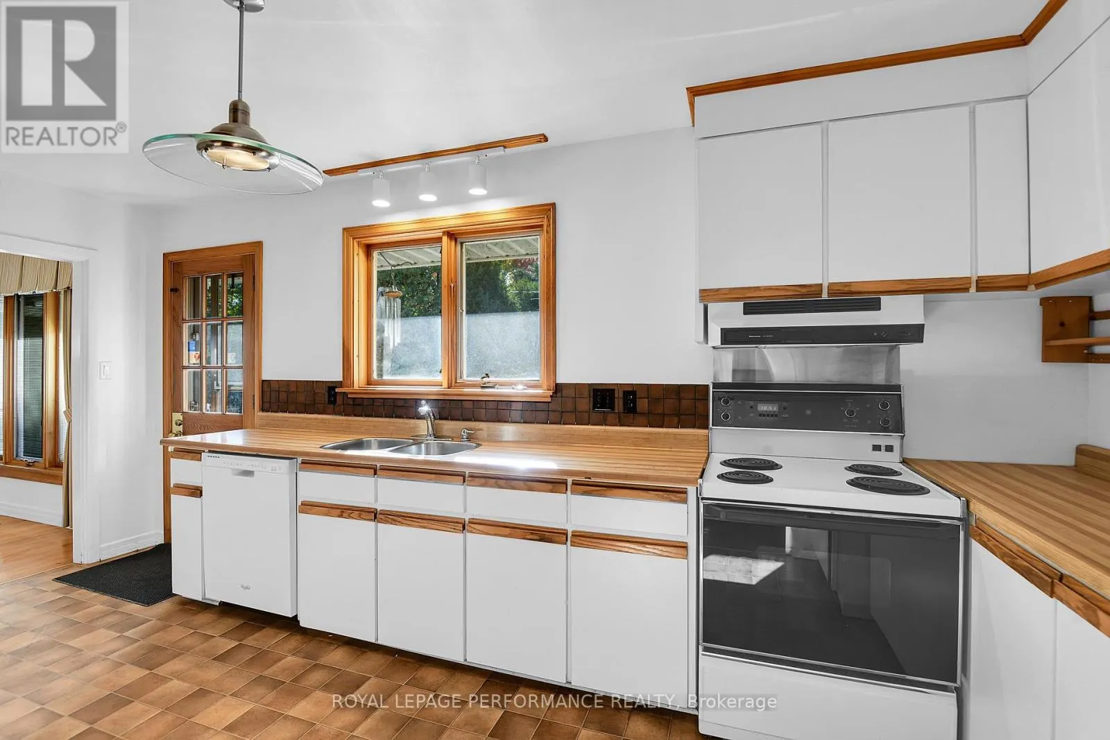 1394 WESMAR DRIVE