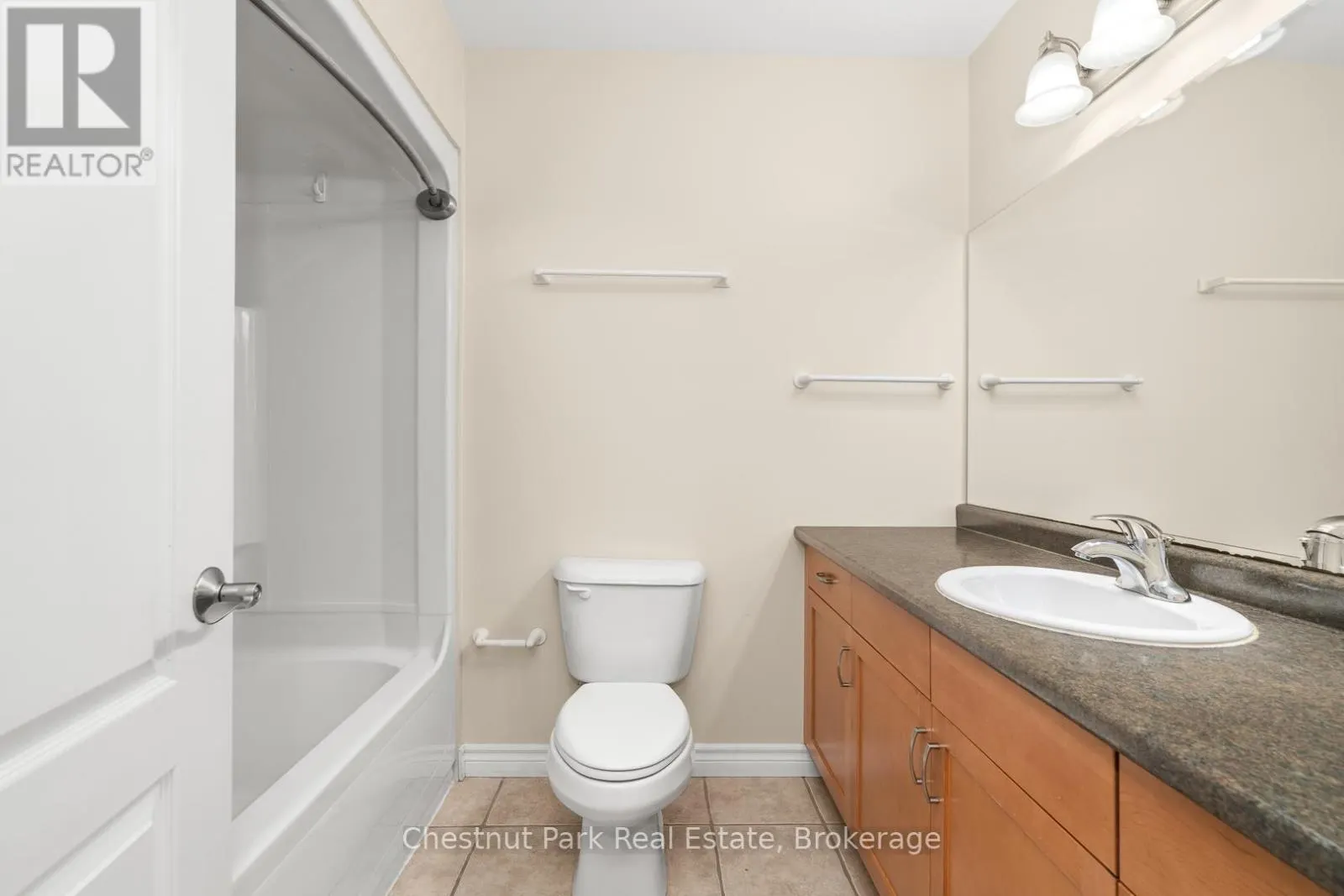 3 - 37 SILVER STREET, #3