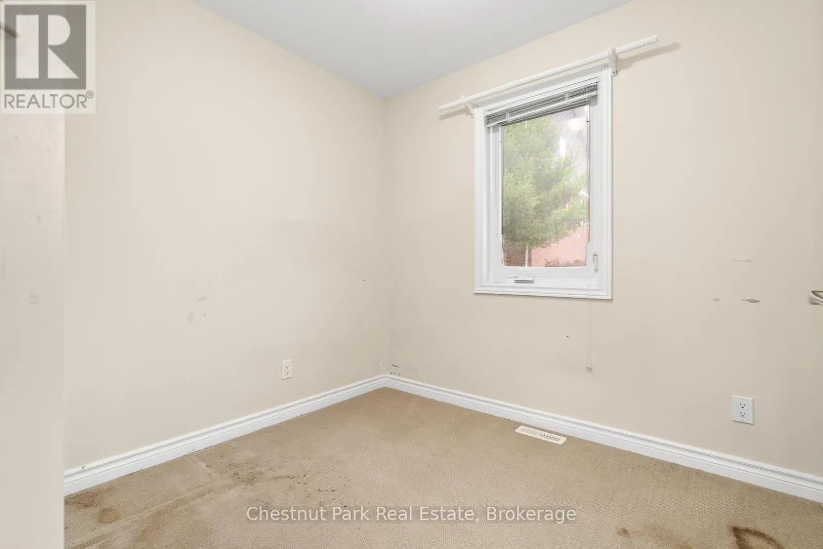 3 - 37 SILVER STREET, #3