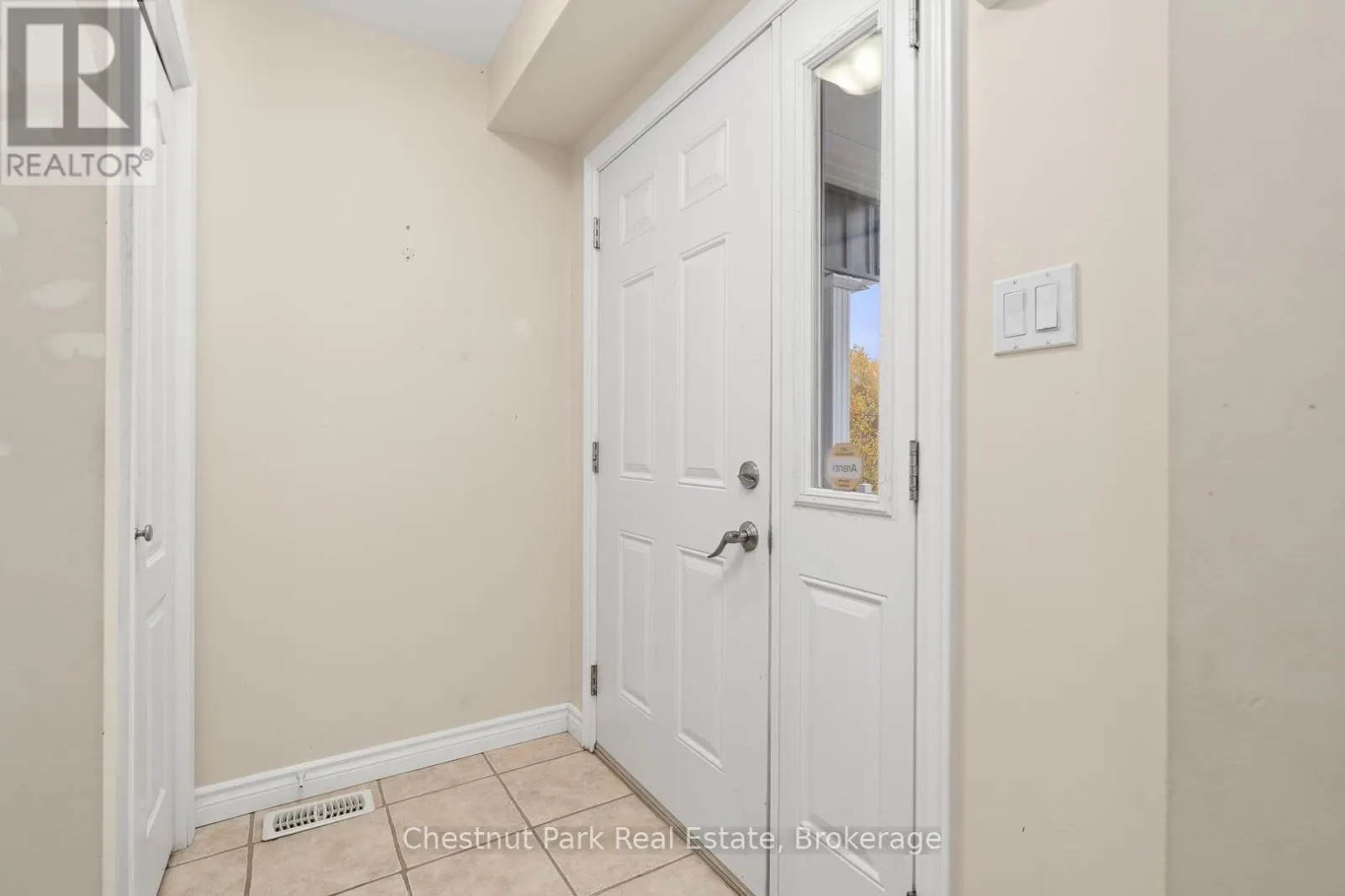 3 - 37 SILVER STREET, #3