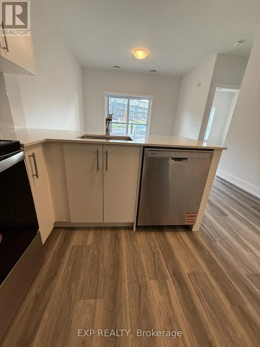 116 - 1100 LACKNER PLACE S