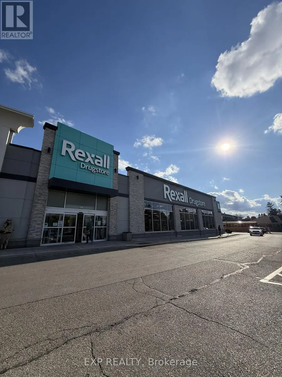 116 - 1100 LACKNER PLACE S