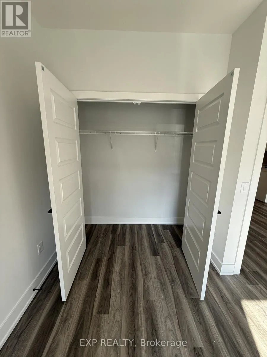 116 - 1100 LACKNER PLACE S