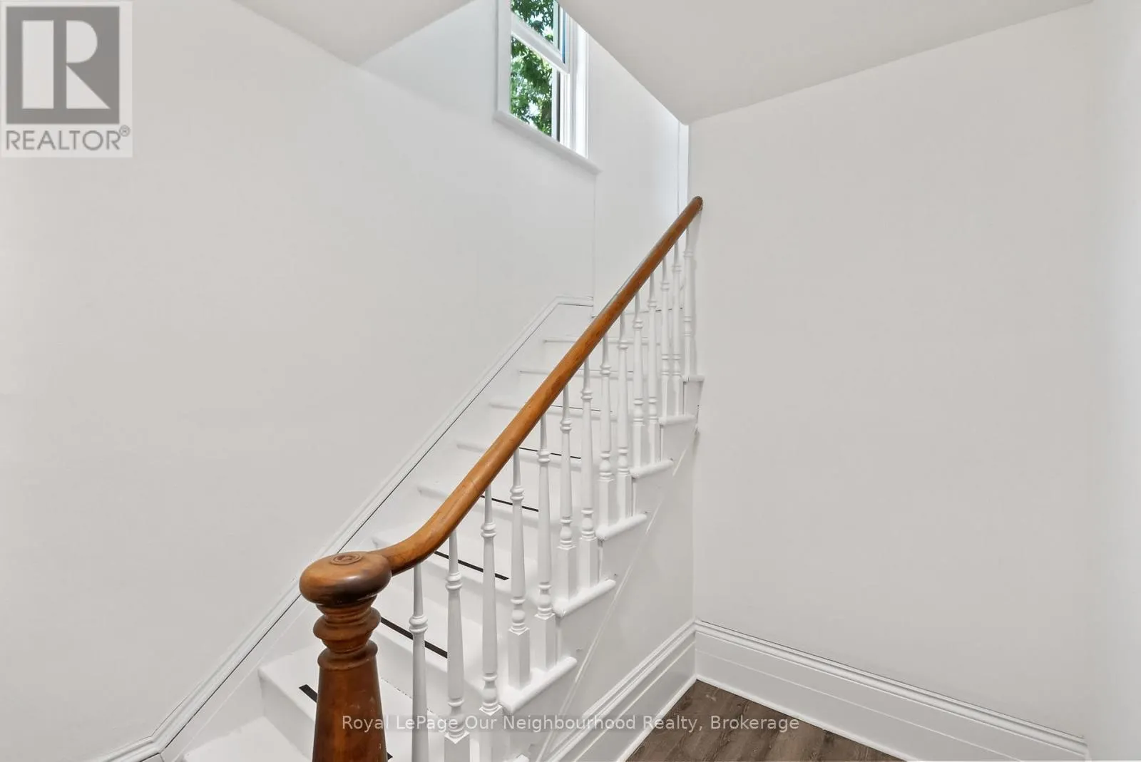 31 CANROBERT STREET N