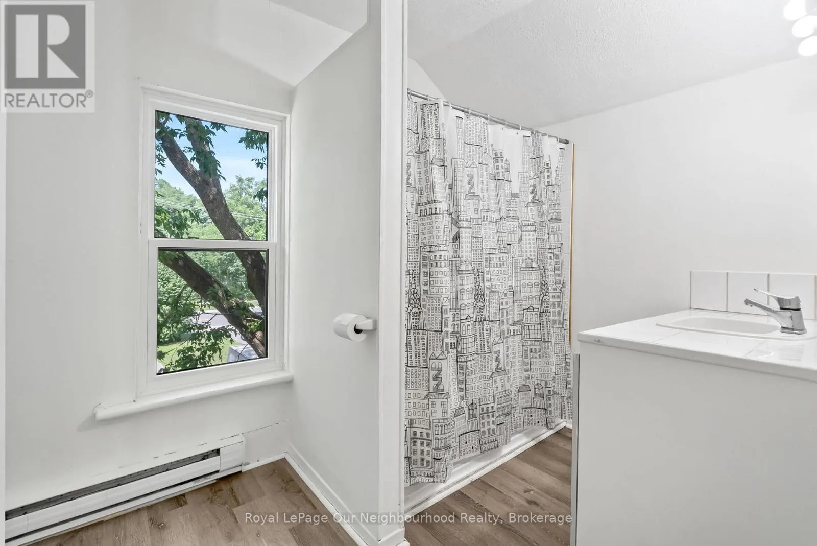 31 CANROBERT STREET N
