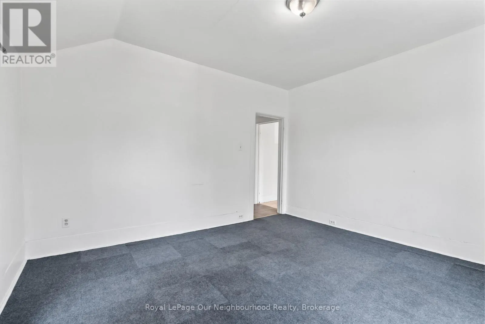 31 CANROBERT STREET N