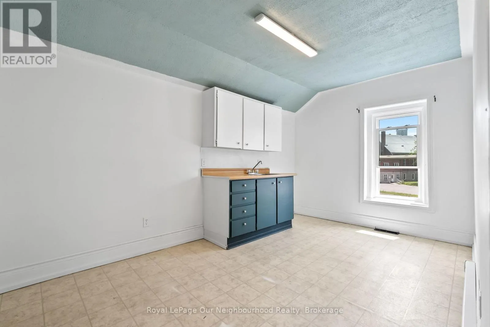 31 CANROBERT STREET N