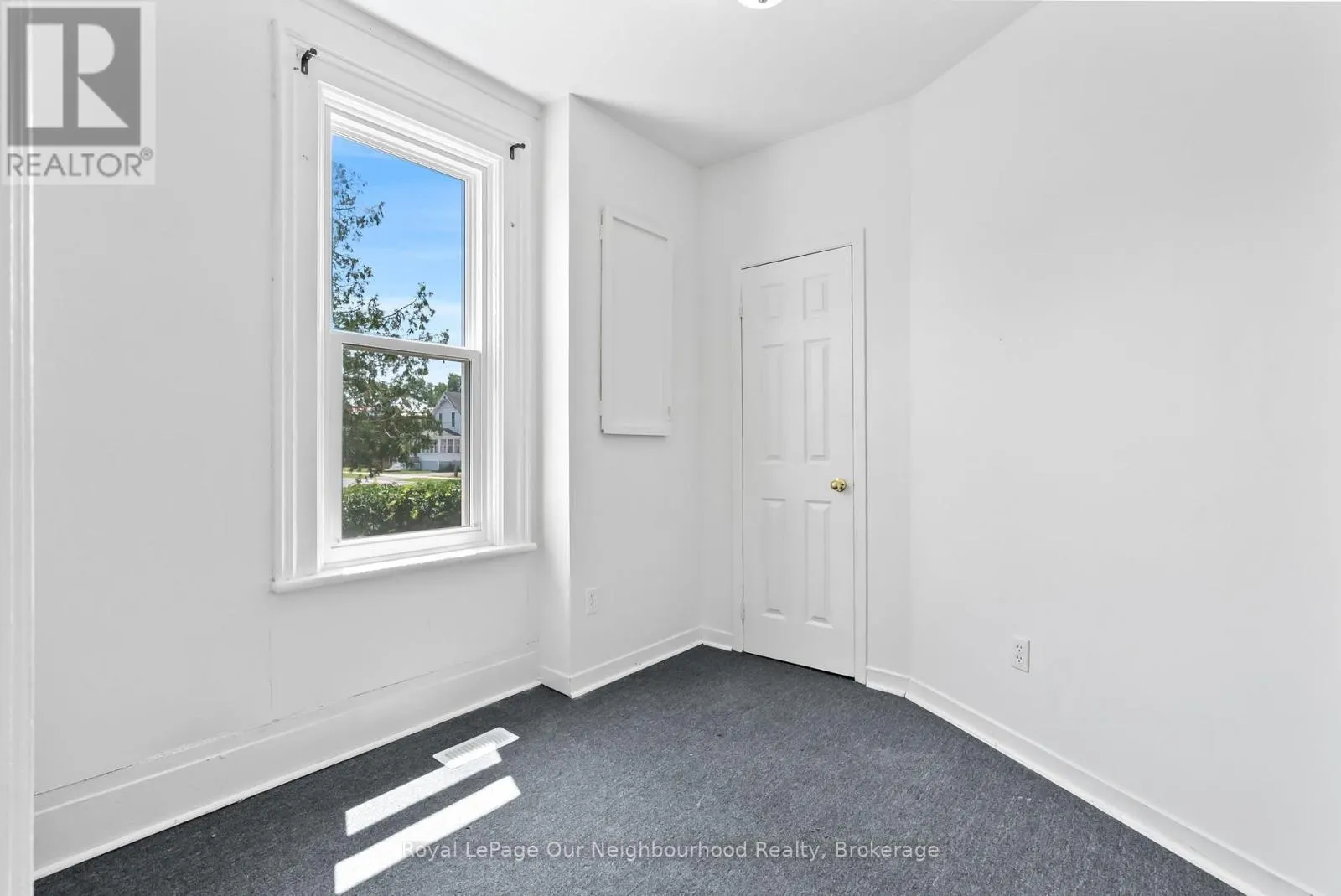 31 CANROBERT STREET N