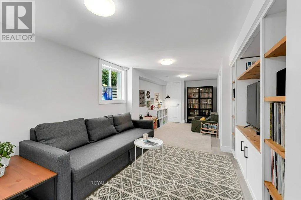 4 GLENAIRE MEWS
