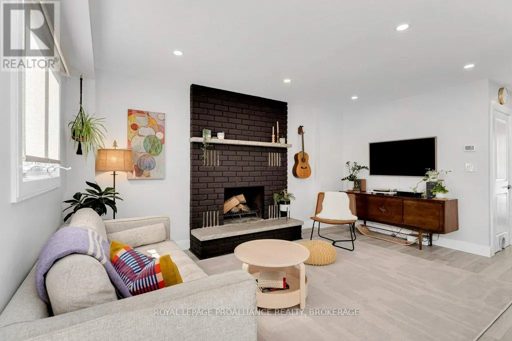 4 GLENAIRE MEWS